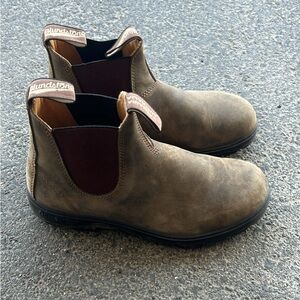 LIGHTLY USED BLUNDSTONE BOOTS